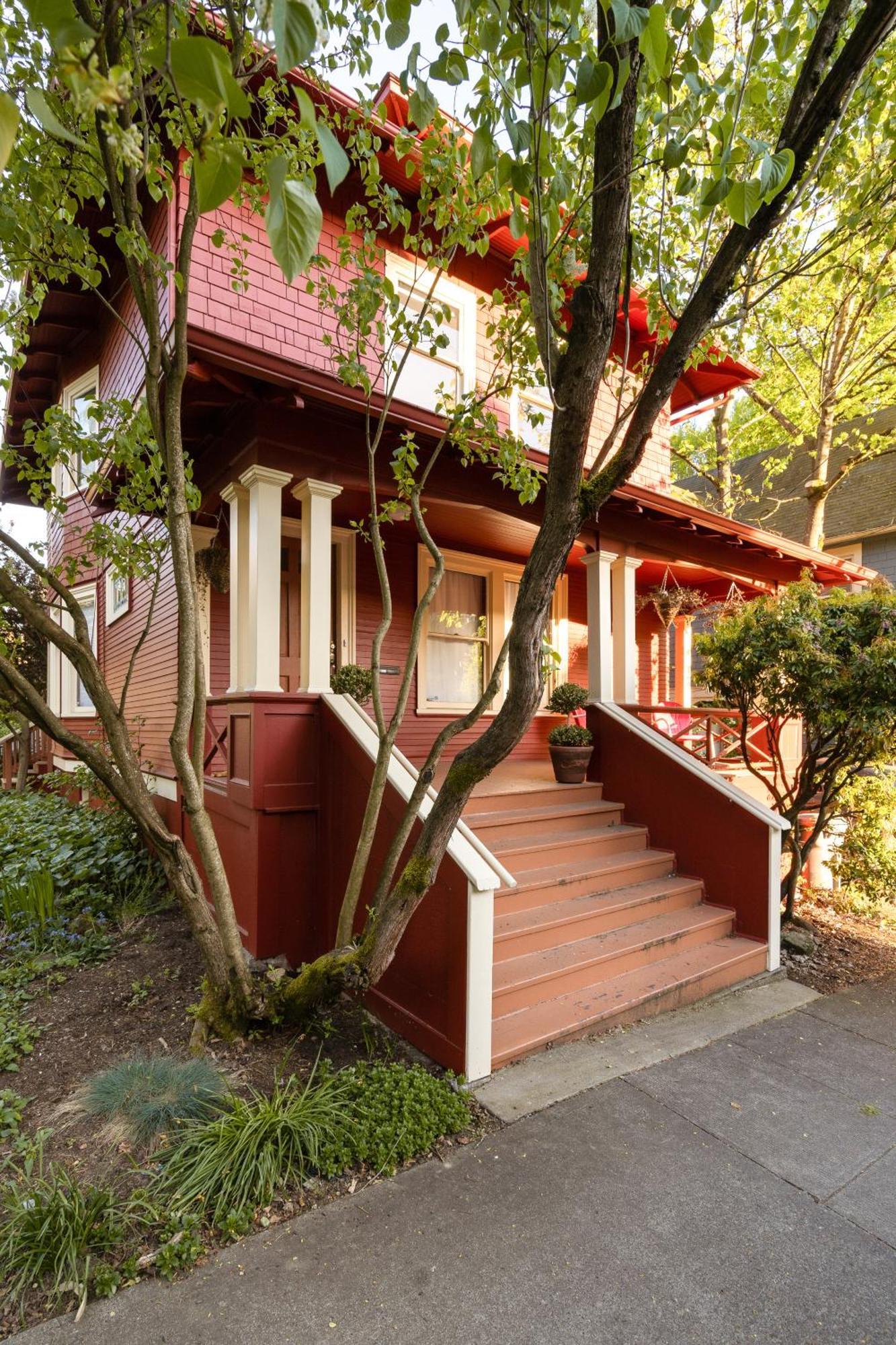 Holiday home Collection - 4br Preserved 1907 Classic Craftsman