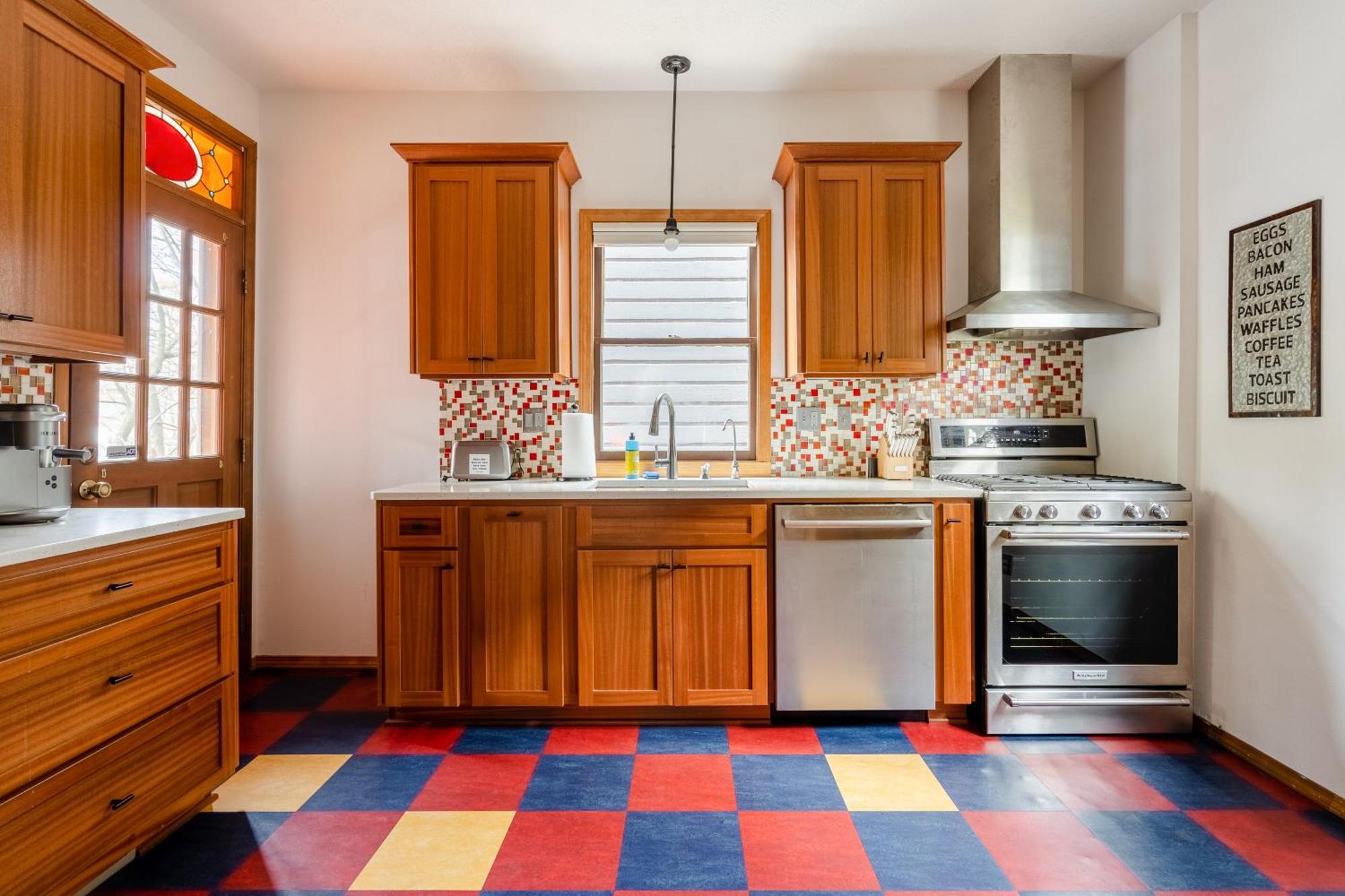 Holiday home Collection - 4br Preserved 1907 Classic Craftsman Portland