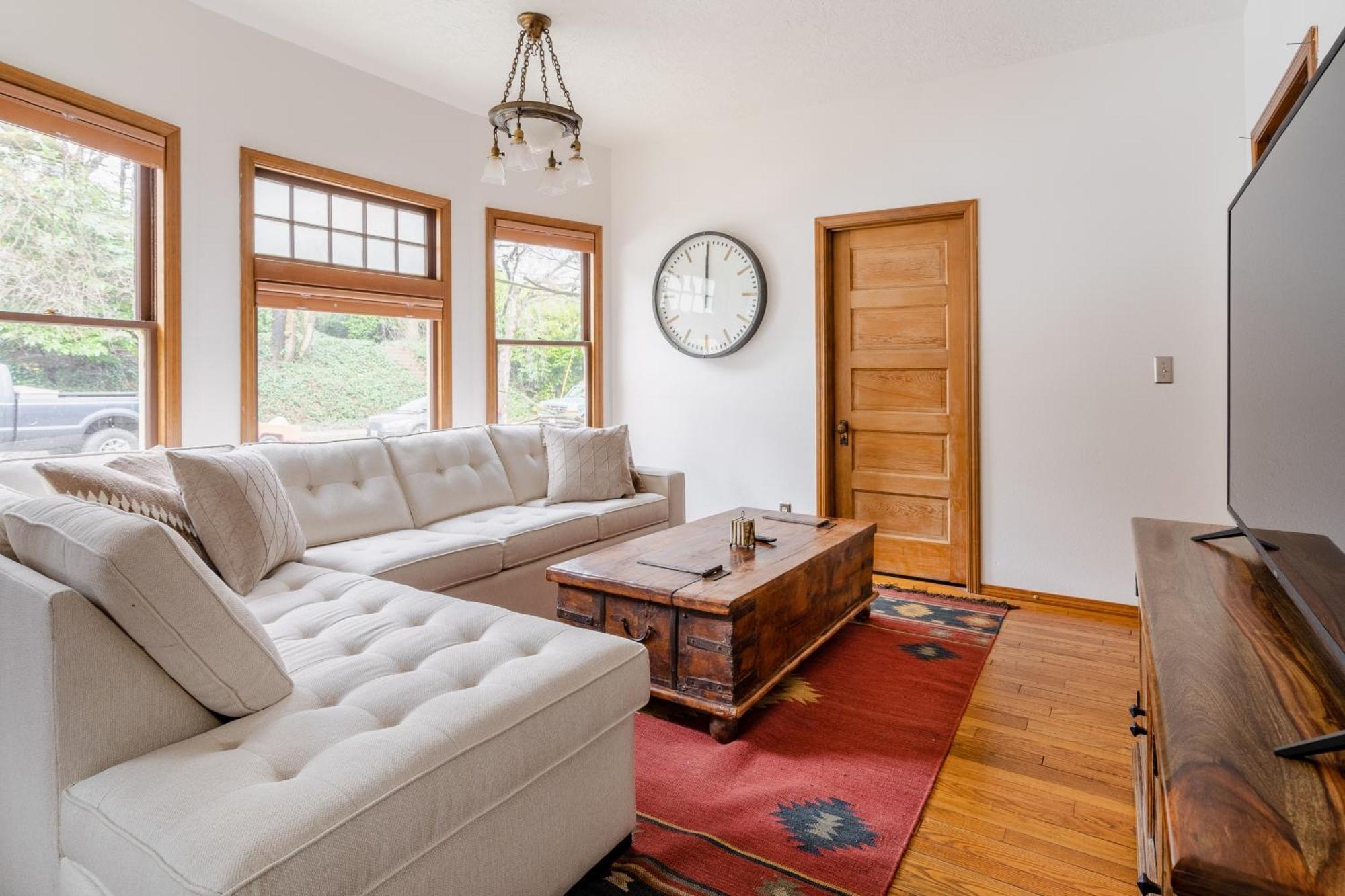 Collection - 4br Preserved 1907 Classic Craftsman Holiday home Portland