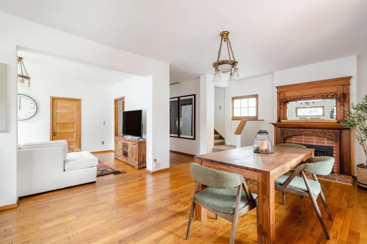 Holiday home Collection - 4br Preserved 1907 Classic Craftsman Portland