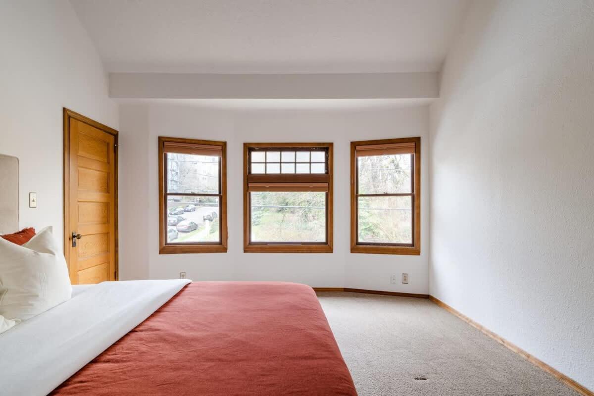Collection - 4br Preserved 1907 Classic Craftsman Portland